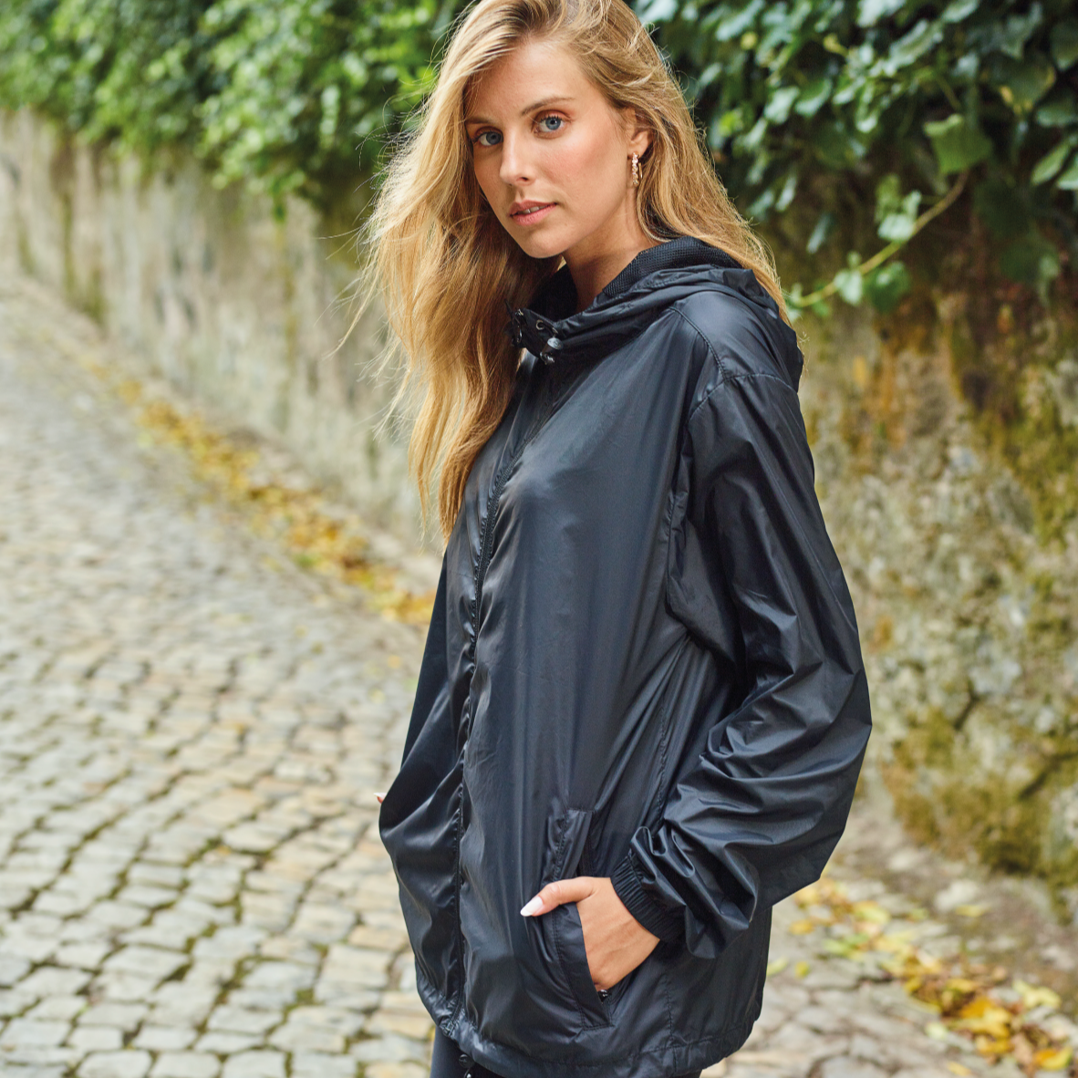 DUBLINERS Unisex Windbreaker with Mesh Lined Hood